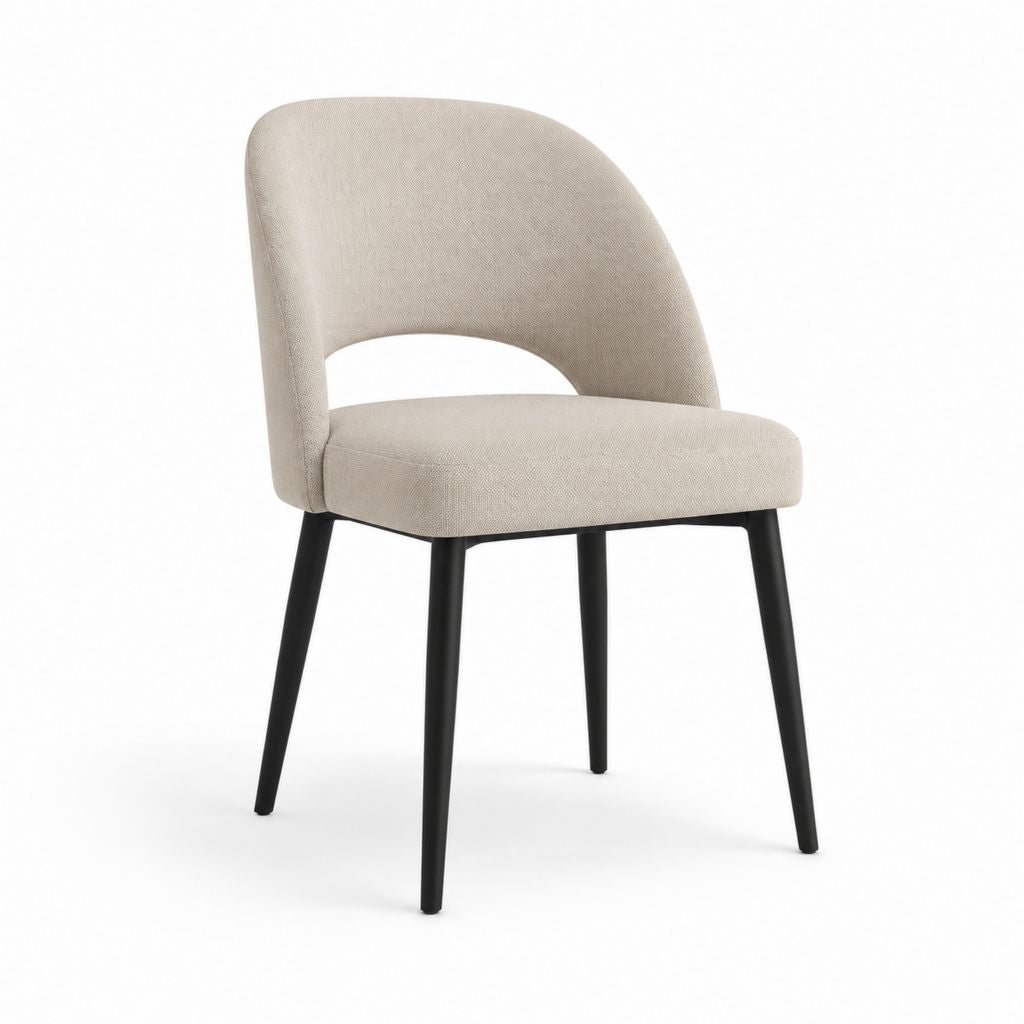 Sedia da pranzo imbottita in tessuto beige con schienale curvo e gambe in acciaio nero, 52 × 58 × 80 cm